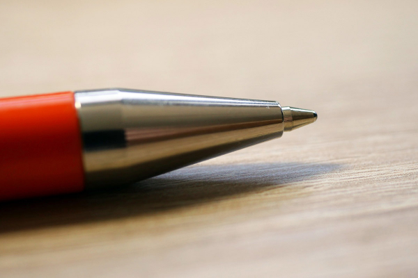 Jak dbać o długopisy Parker, które są wykonane z różnych materiałów?